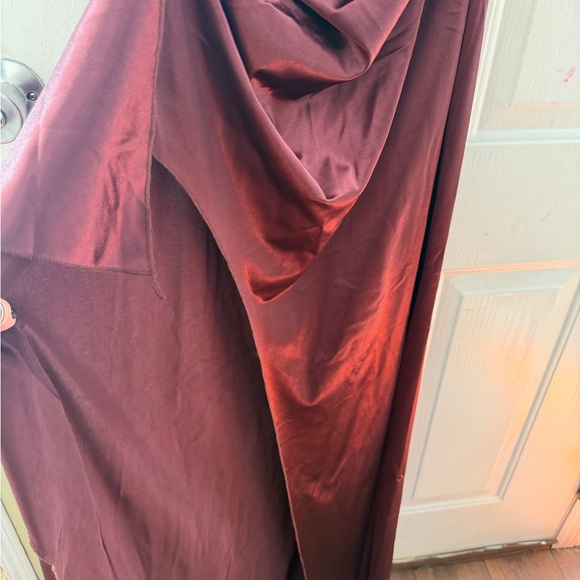 Elegant Burgundy Evening Dress - Picture 3 of 5